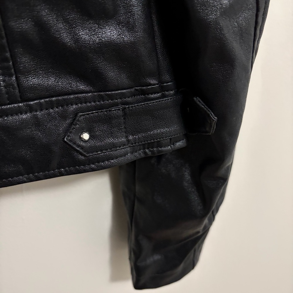 Guess Women's Sleek Black Leather Style Jacket Women’s Large - Picture 10 of 10
